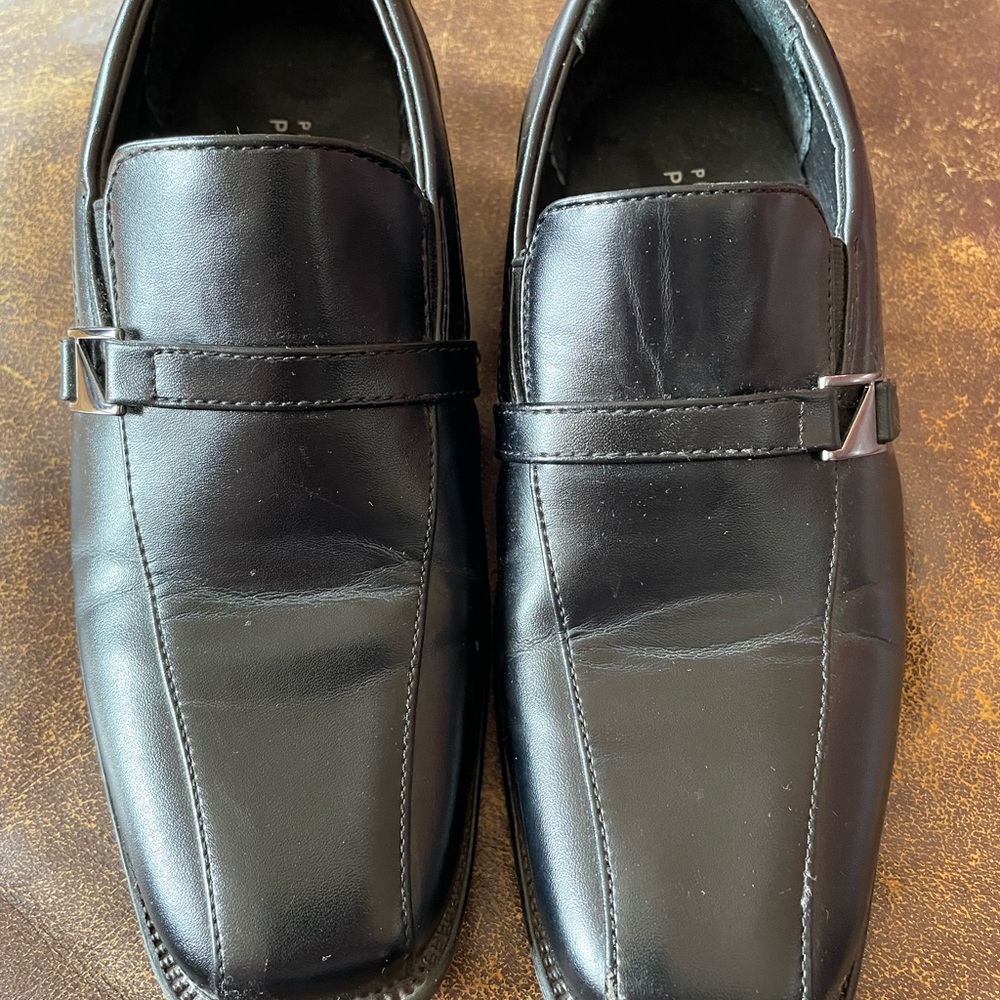 Used Perry Ellis kids dress shoes size 2